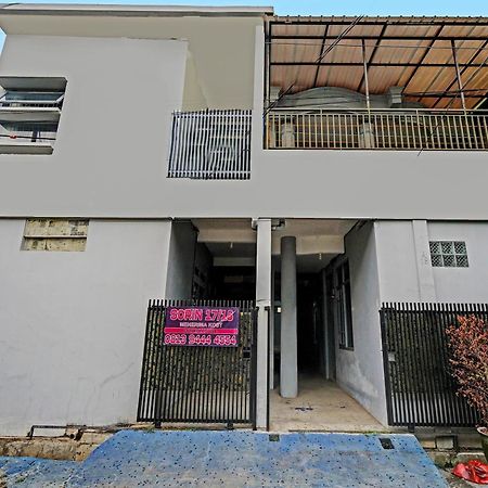 Oyo Life 91592 Aaliya Guest House Syariah Lebakwangi Esterno foto