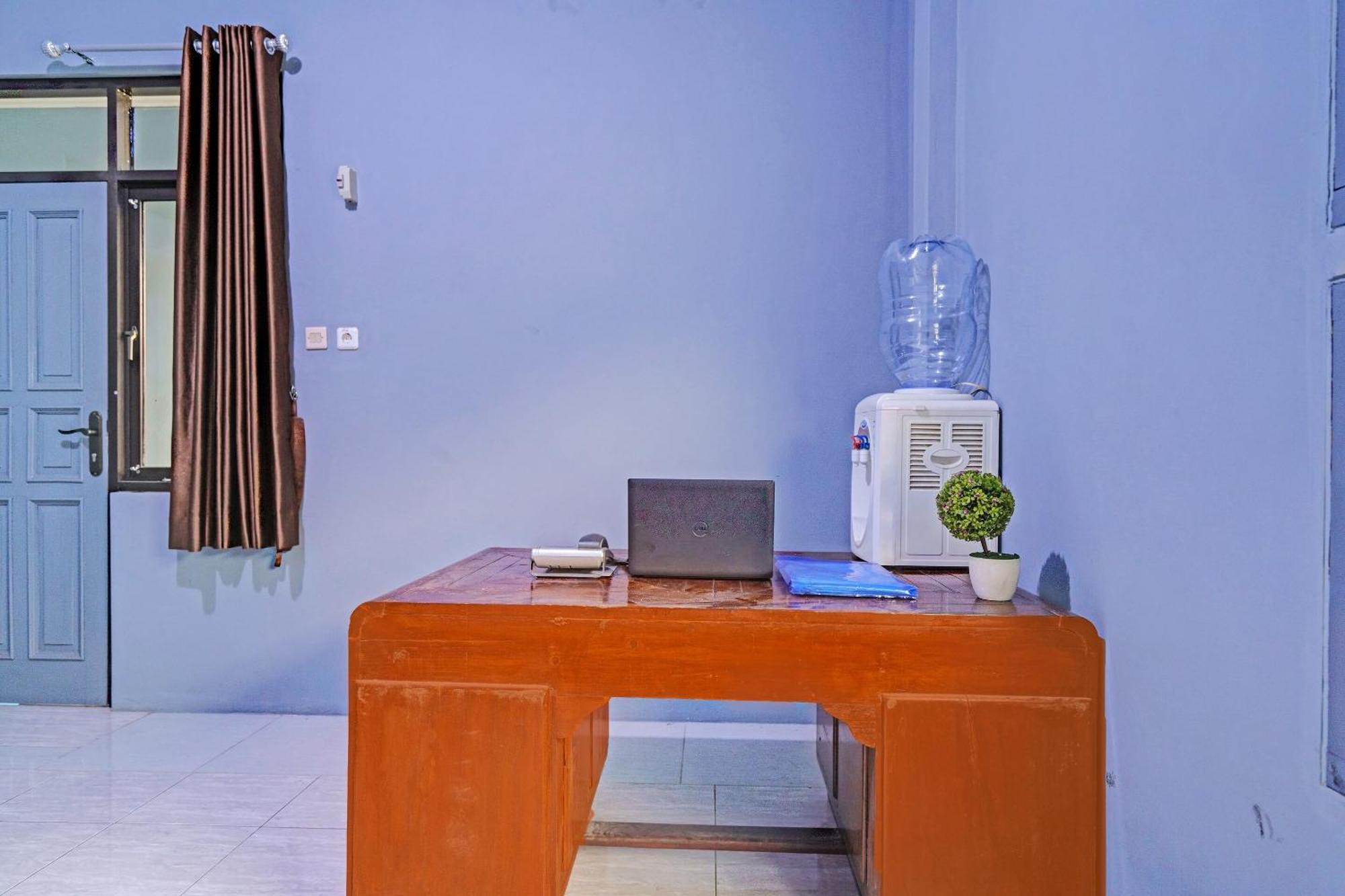 Oyo Life 91592 Aaliya Guest House Syariah Lebakwangi Esterno foto