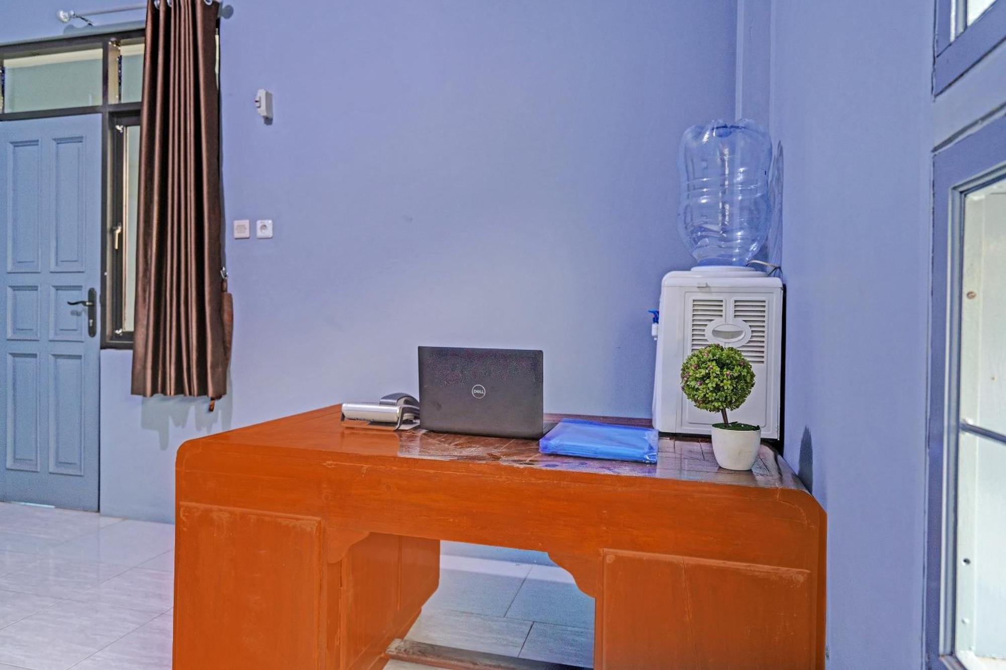 Oyo Life 91592 Aaliya Guest House Syariah Lebakwangi Esterno foto