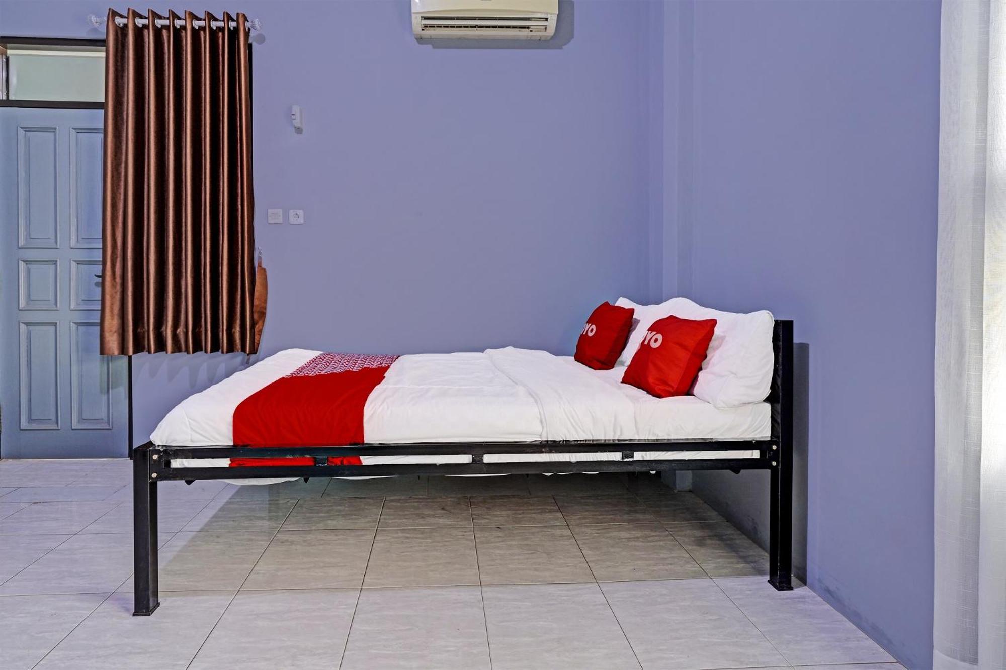 Oyo Life 91592 Aaliya Guest House Syariah Lebakwangi Esterno foto