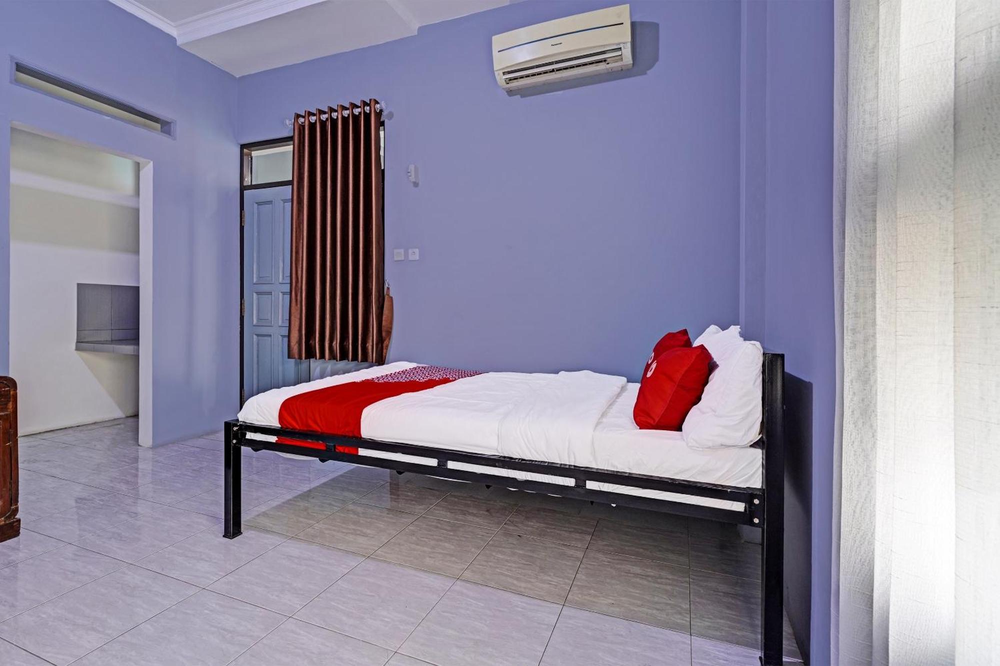 Oyo Life 91592 Aaliya Guest House Syariah Lebakwangi Esterno foto