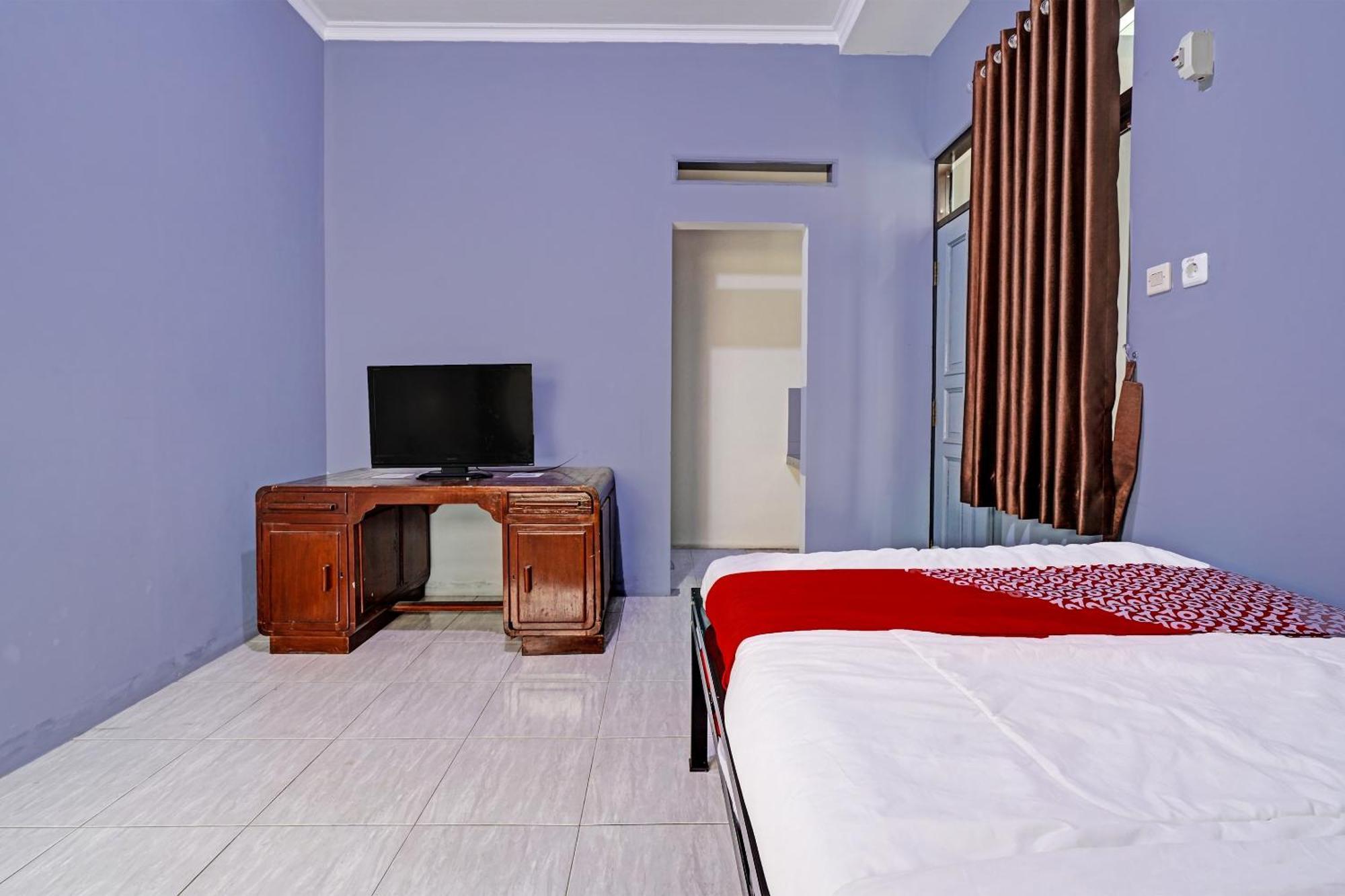 Oyo Life 91592 Aaliya Guest House Syariah Lebakwangi Esterno foto