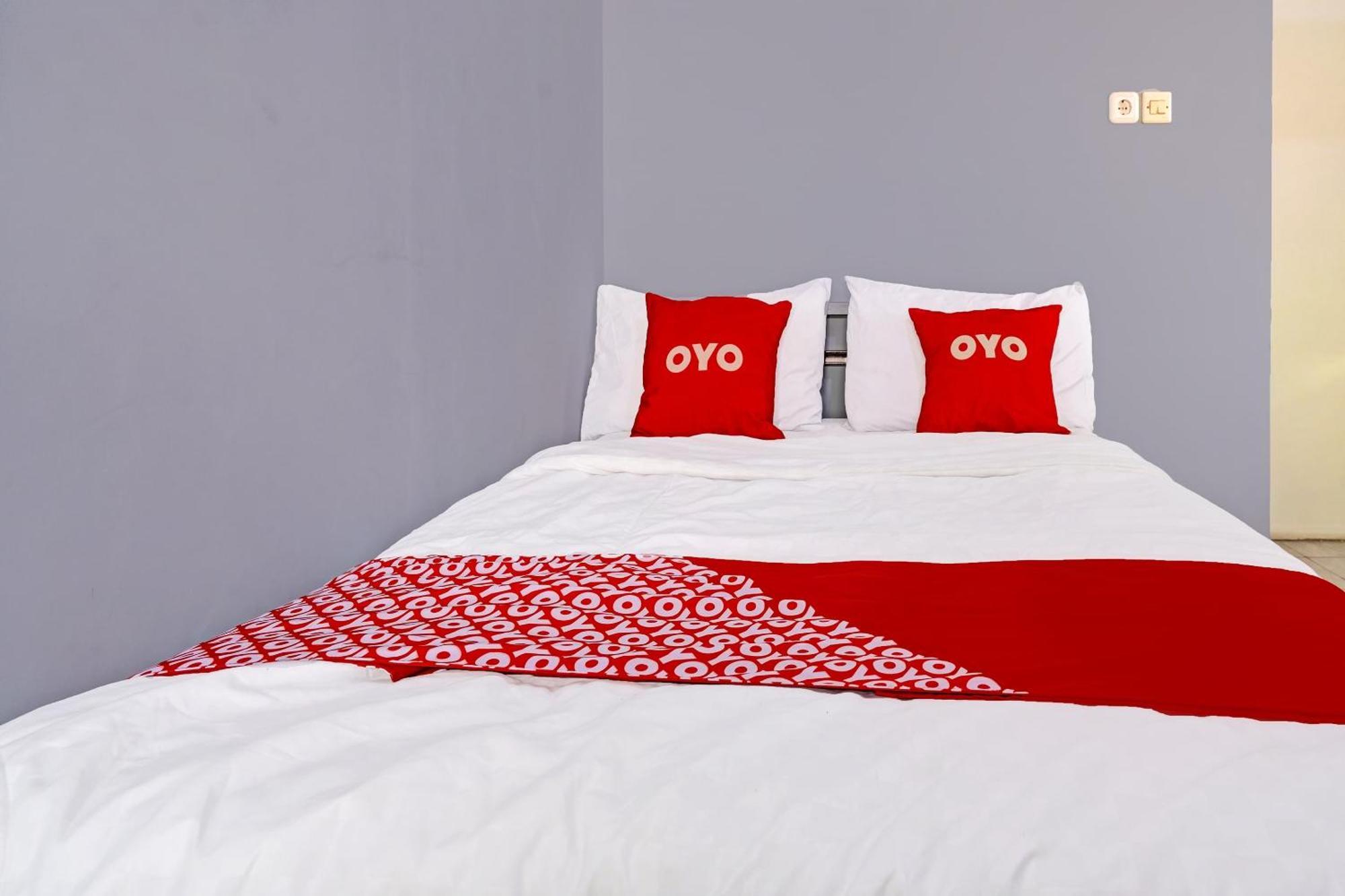 Oyo Life 91592 Aaliya Guest House Syariah Lebakwangi Esterno foto
