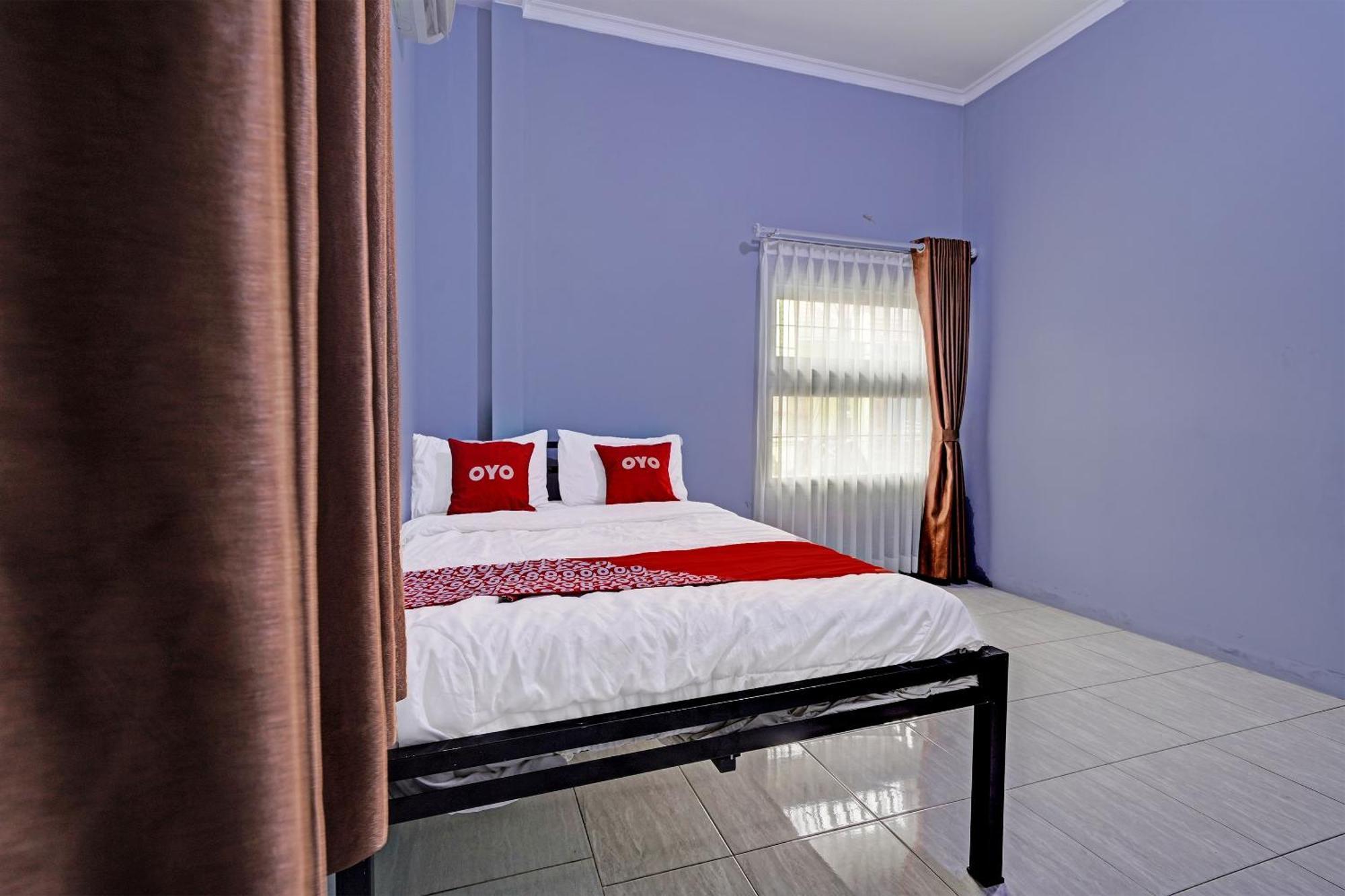 Oyo Life 91592 Aaliya Guest House Syariah Lebakwangi Esterno foto