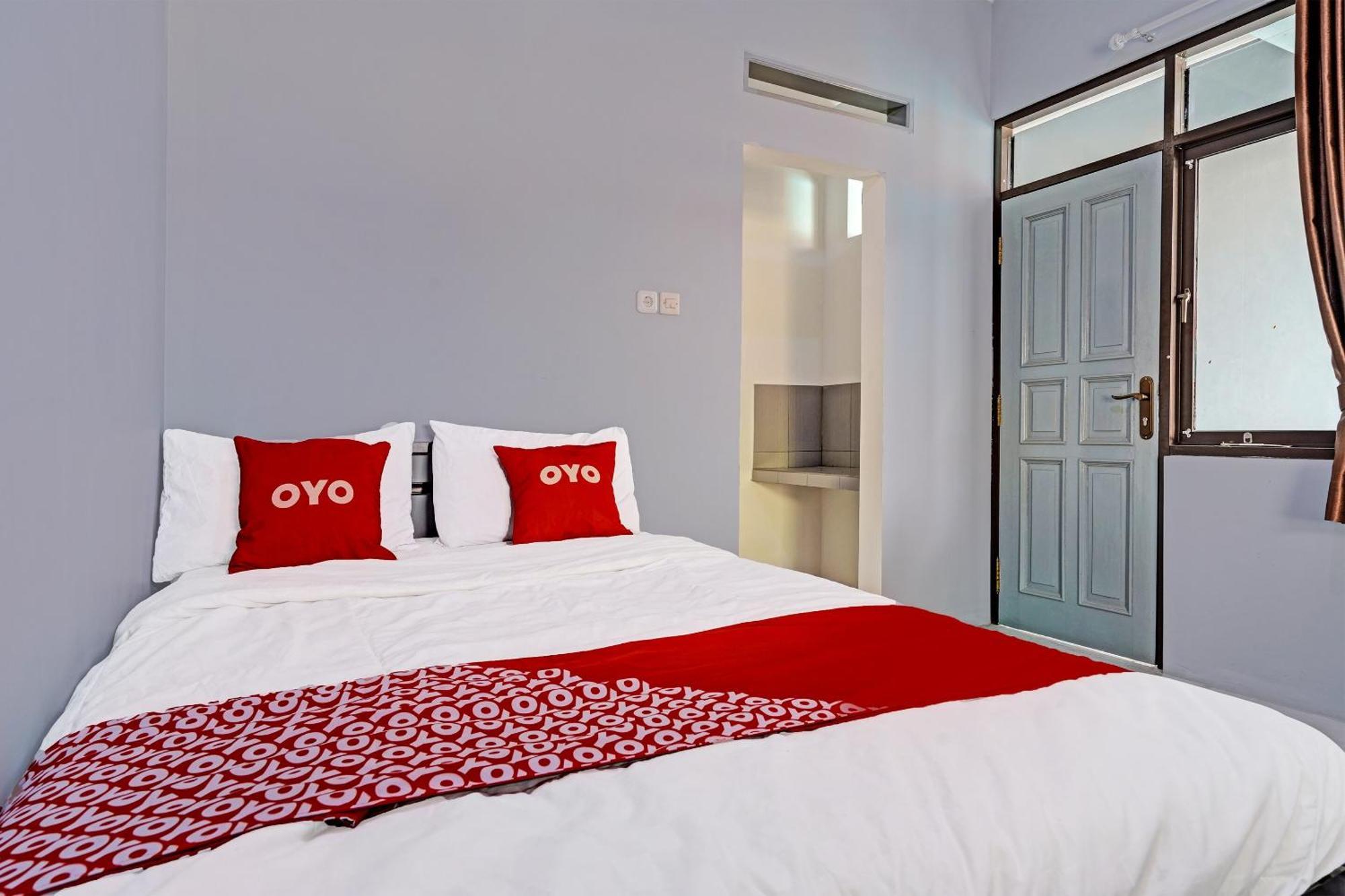 Oyo Life 91592 Aaliya Guest House Syariah Lebakwangi Esterno foto
