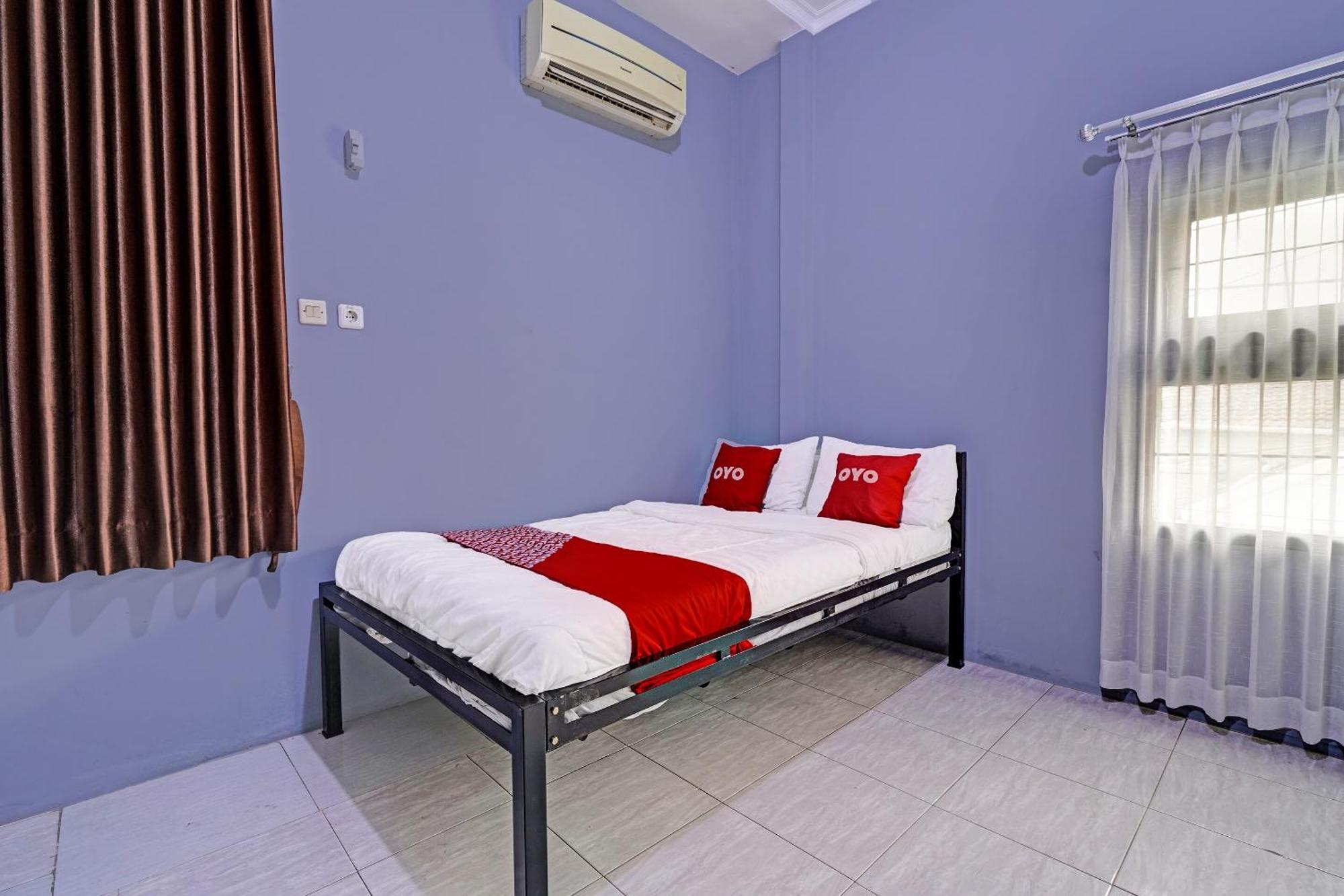 Oyo Life 91592 Aaliya Guest House Syariah Lebakwangi Esterno foto